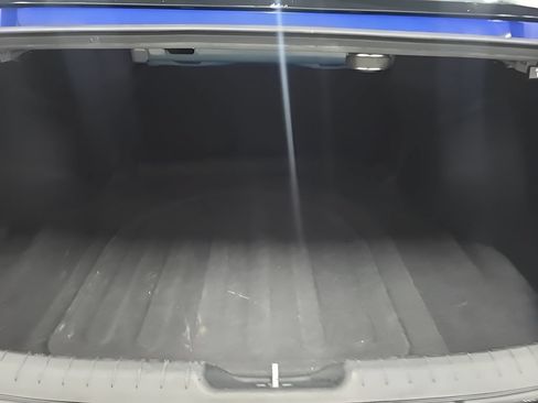 Certified 2025 Hyundai Elantra Limited FWD image 18