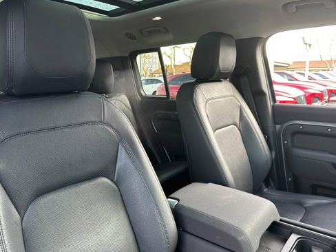 Used 2023 Land Rover Defender 130 SE image 31