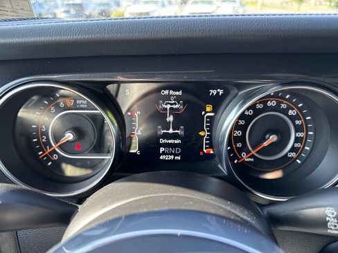 Used 2022 Jeep Wrangler Unlimited Sahara AWD/4WD image 12