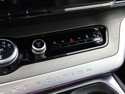 Used 2025 Ford Expedition Platinum AWD/4WD image 31