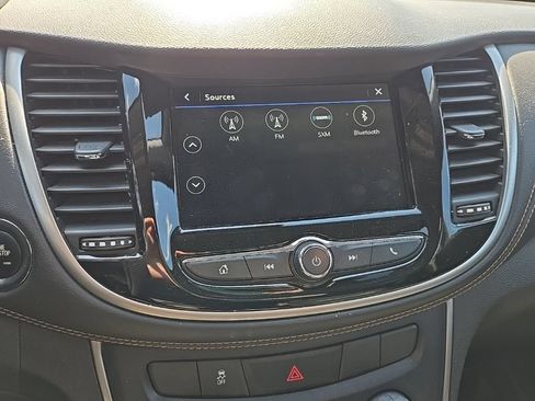 Used 2018 Chevrolet Trax LT w/ LT Convenience Package AWD/4WD image 19