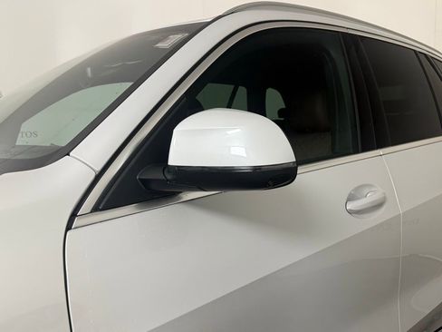 New 2026 BMW X5 xDrive50e w/ Premium Package image 9