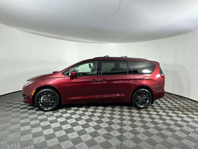 Used 2020 Chrysler Pacifica Touring-L w/ Advanced Safetytec Group AWD/4WD image 32