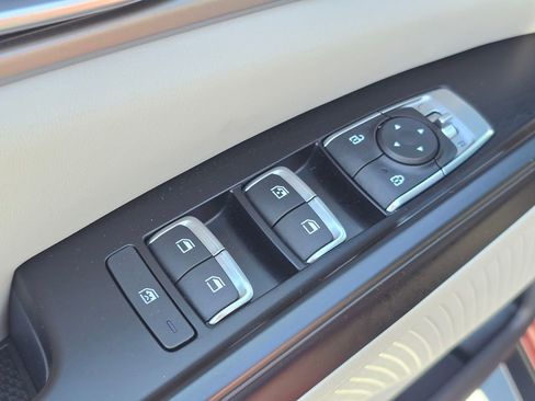 Used 2024 Kia Carnival LX FWD image 27