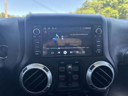 Used 2017 Jeep Wrangler Unlimited Sahara w/ Quick Order Package 24E Chief AWD/4WD image 19