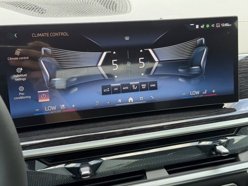 Used 2026 BMW X7 xDrive40i w/ M Sport Package image 10