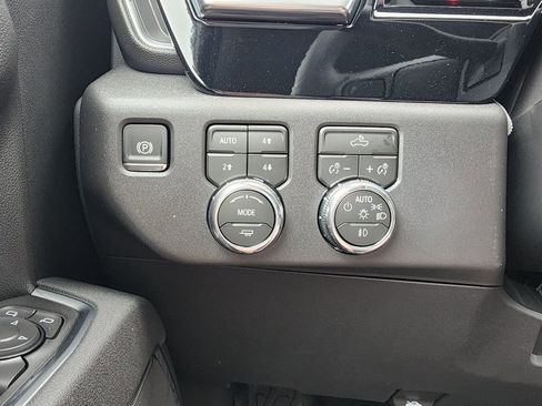 New 2026 GMC Sierra 1500 Elevation w/ LPO, Elevation Black Package AWD/4WD image 18