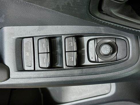 Used 2024 Subaru Crosstrek 2.0i Premium image 15