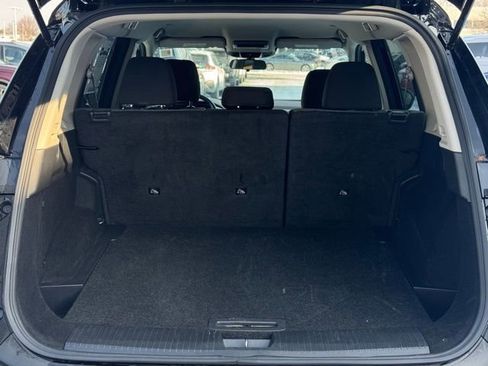 Used 2023 Nissan Rogue SV image 9