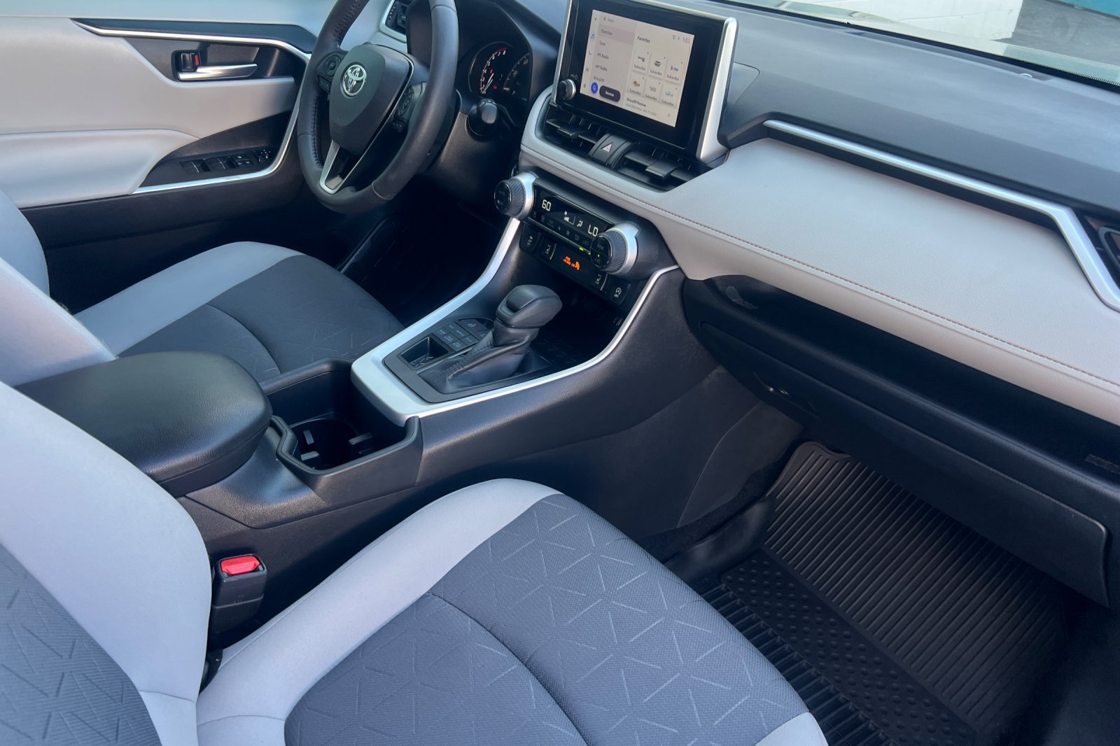 Certified 2025 Toyota RAV4 XLE w/ Convenience Package AWD/4WD image 13