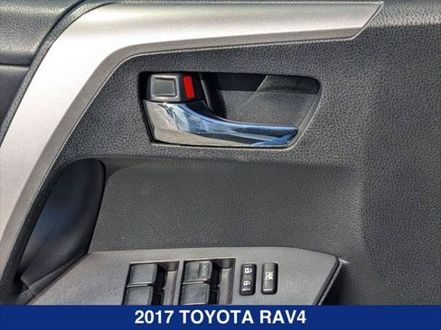 Used 2017 Toyota RAV4 XLE FWD image 11