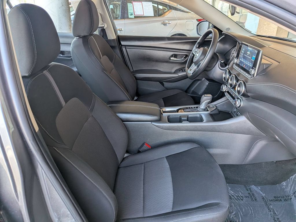 Used 2025 Nissan Sentra SV FWD image 30