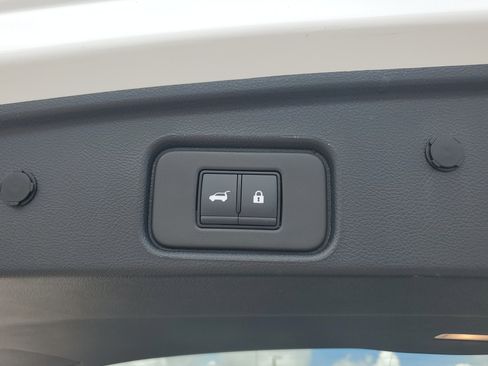 Certified 2025 Nissan Pathfinder SL image 17