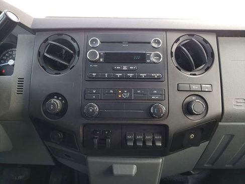 Used 2014 Ford F250 XL w/ Power Equipment Group image 19
