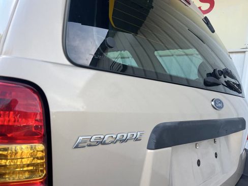 Used 2007 Ford Escape XLS image 10
