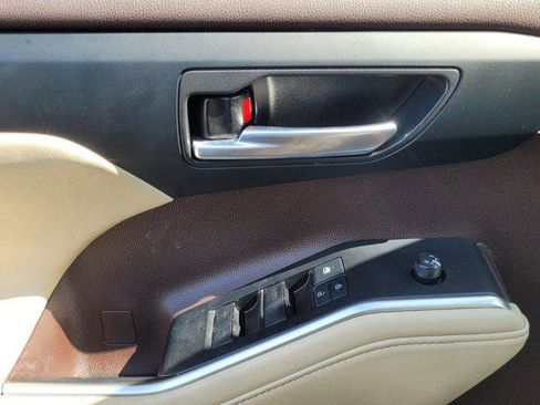 Certified 2021 Toyota Highlander XLE image 17