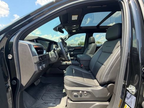Used 2025 GMC Yukon Denali w/ Sun & Power Step Package AWD/4WD image 2