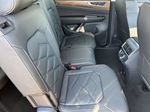 New 2026 Volkswagen Atlas SE FWD image 9