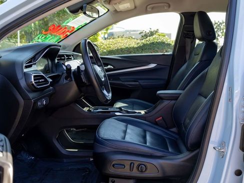 Used 2022 Chevrolet Bolt EUV LT w/ Convenience Package image 16