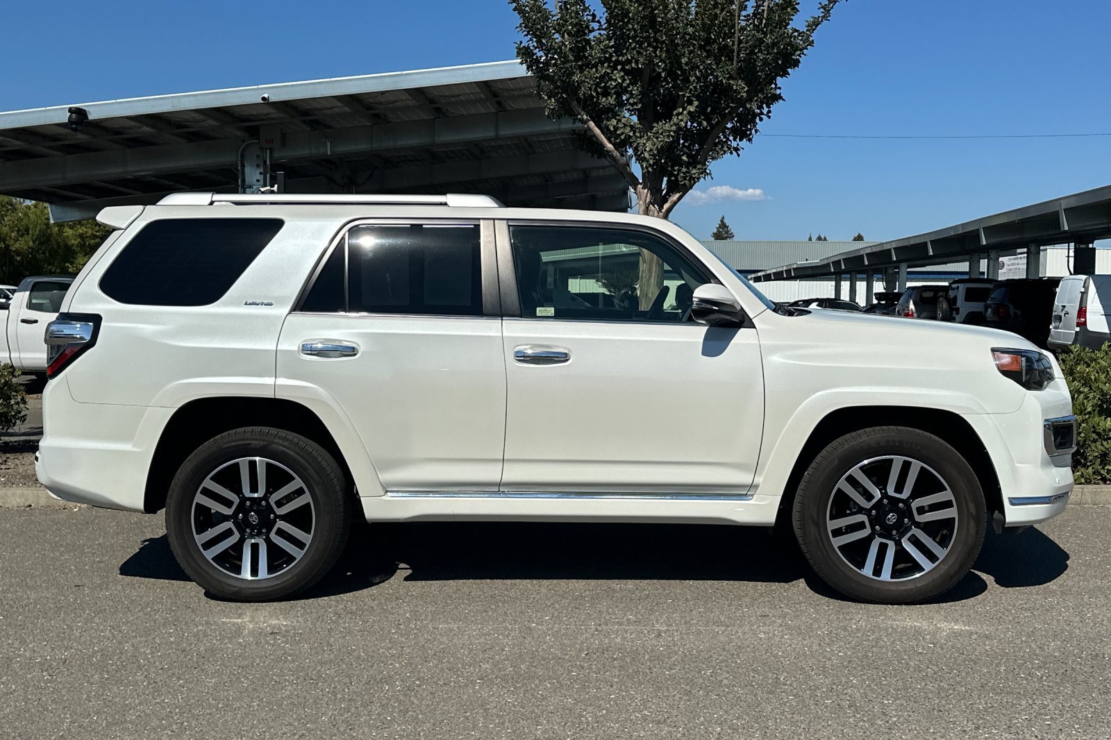 Used 2023 Toyota 4Runner Limited AWD/4WD image 3