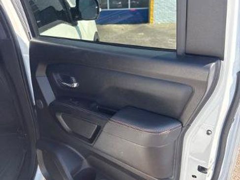 Used 2024 Nissan Titan PRO-4X w/ Pro-4x Convenience Package AWD/4WD image 31