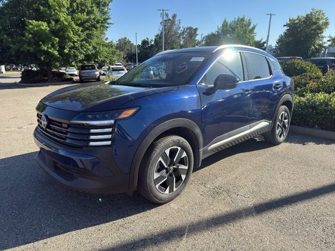 Used 2025 Nissan Kicks SR FWD image 1