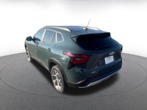 Used 2025 Chevrolet Trax LT image 11