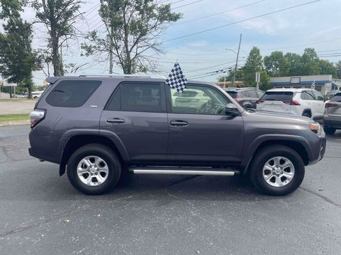Used 2015 Toyota 4Runner SR5 w/ Four Season Floor Mat Package AWD/4WD image 9