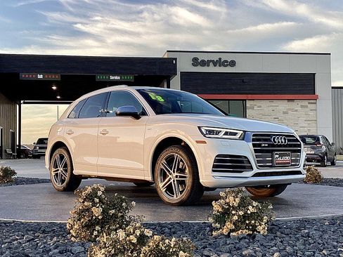 Used 2018 Audi SQ5 Premium Plus w/ Navigation Package image 3