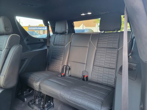 Used 2025 Cadillac Escalade Sport Platinum w/ LPO, ONYX Package image 17