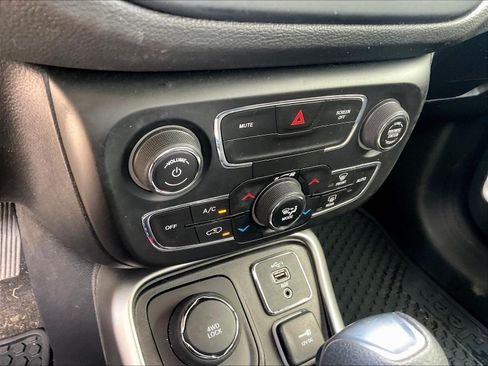 Used 2021 Jeep Compass Sport w/ Cold Weather Group AWD/4WD image 15