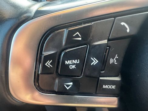 Used 2016 Jaguar XF S image 17