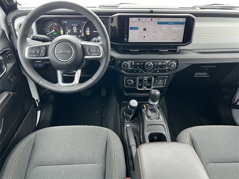 Used 2025 Jeep Wrangler Unlimited Sahara image 3