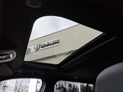 New 2026 Jeep Grand Cherokee Altitude image 10