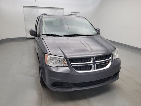 Used 2016 Dodge Grand Caravan SXT w/ Rear Park Assist Package FWD image 14