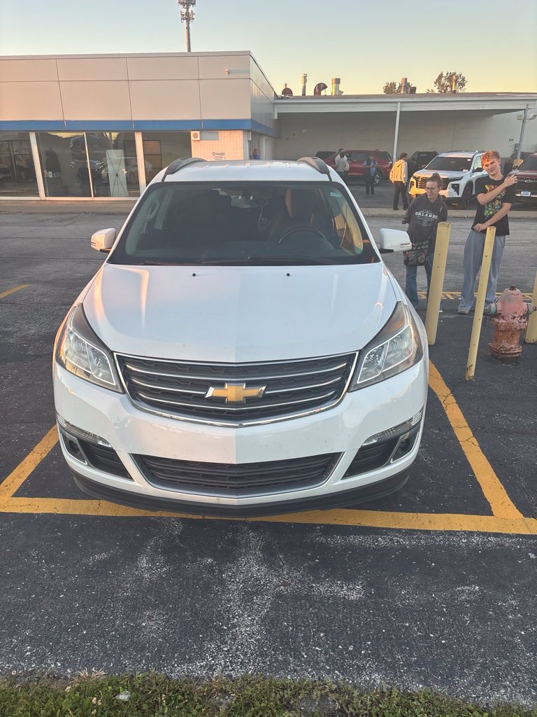 Used 2017 Chevrolet Traverse LT w/ Style and Technology Package FWD image 2
