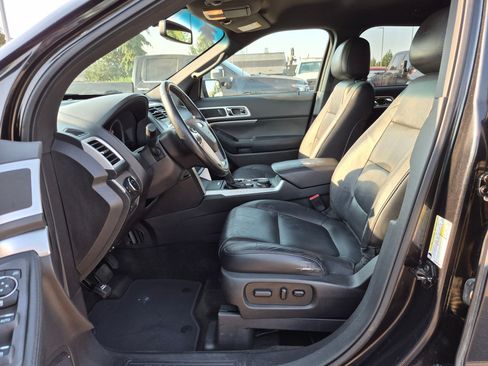 Used 2015 Ford Explorer XLT w/ Equipment Group 202B AWD/4WD image 15
