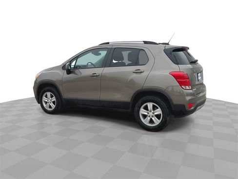 Certified 2022 Chevrolet Trax LT w/ LT Convenience Package image 6