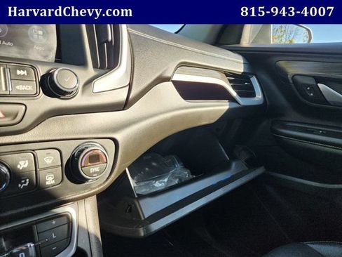 Used 2024 GMC Terrain SLT FWD image 13