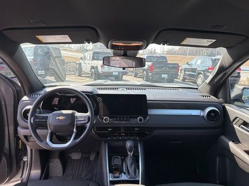 Used 2024 Chevrolet Colorado LT w/ LT Convenience Package image 15