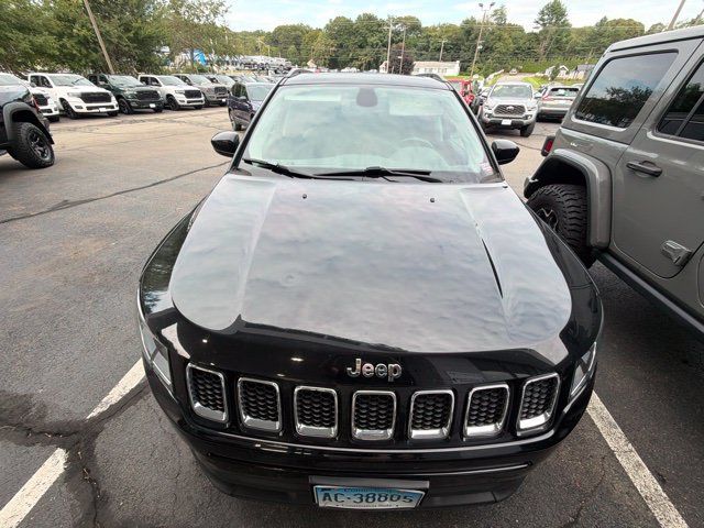Used 2019 Jeep Compass Latitude w/ Popular Equipment Group AWD/4WD image 2