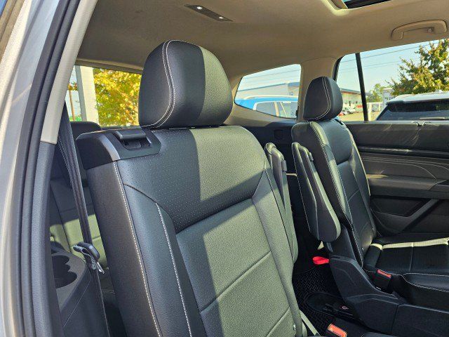 Used 2023 Volkswagen Atlas SEL AWD/4WD image 14