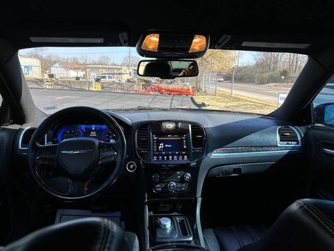 Used 2019 Chrysler 300 S image 13