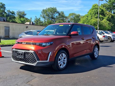 Used 2023 Kia Soul LX FWD image 3