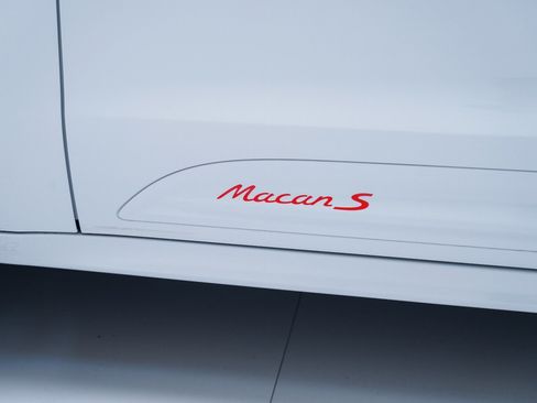 Certified 2026 Porsche Macan S AWD/4WD image 13