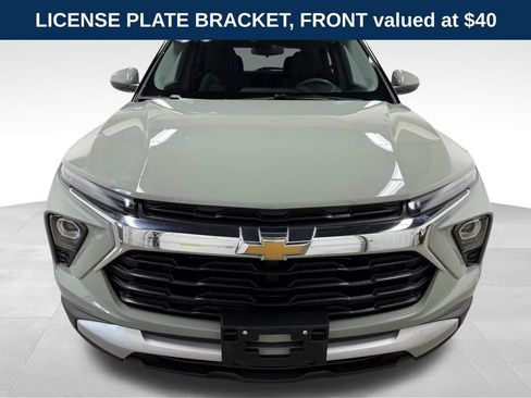 Used 2025 Chevrolet TrailBlazer LT FWD image 2