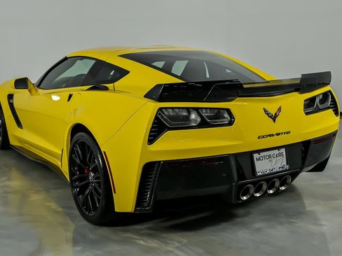 Used 2015 Chevrolet Corvette Z06 w/ 3LZ Preferred Equipment Group image 10