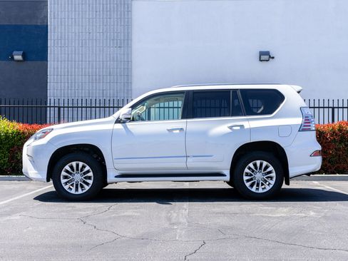 Used 2019 Lexus GX 460 Premium w/ Premium Package image 3