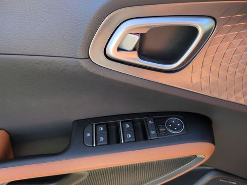 Used 2025 Kia Soul EX image 15