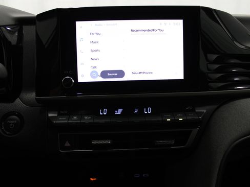 Used 2025 Toyota Camry LE FWD image 31